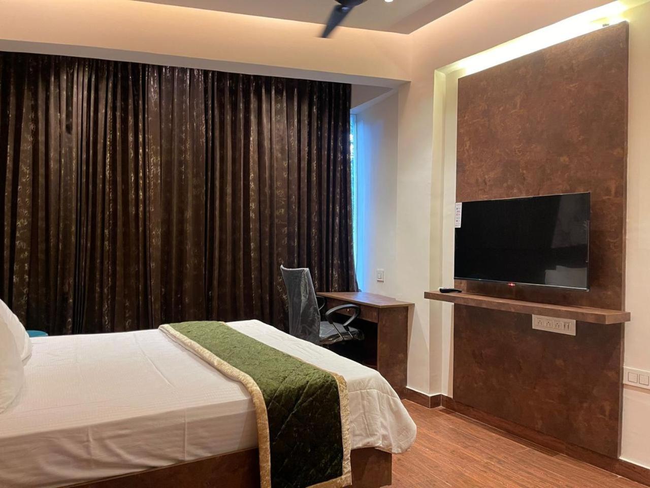 The Taaj Inn Bangalore Esterno foto