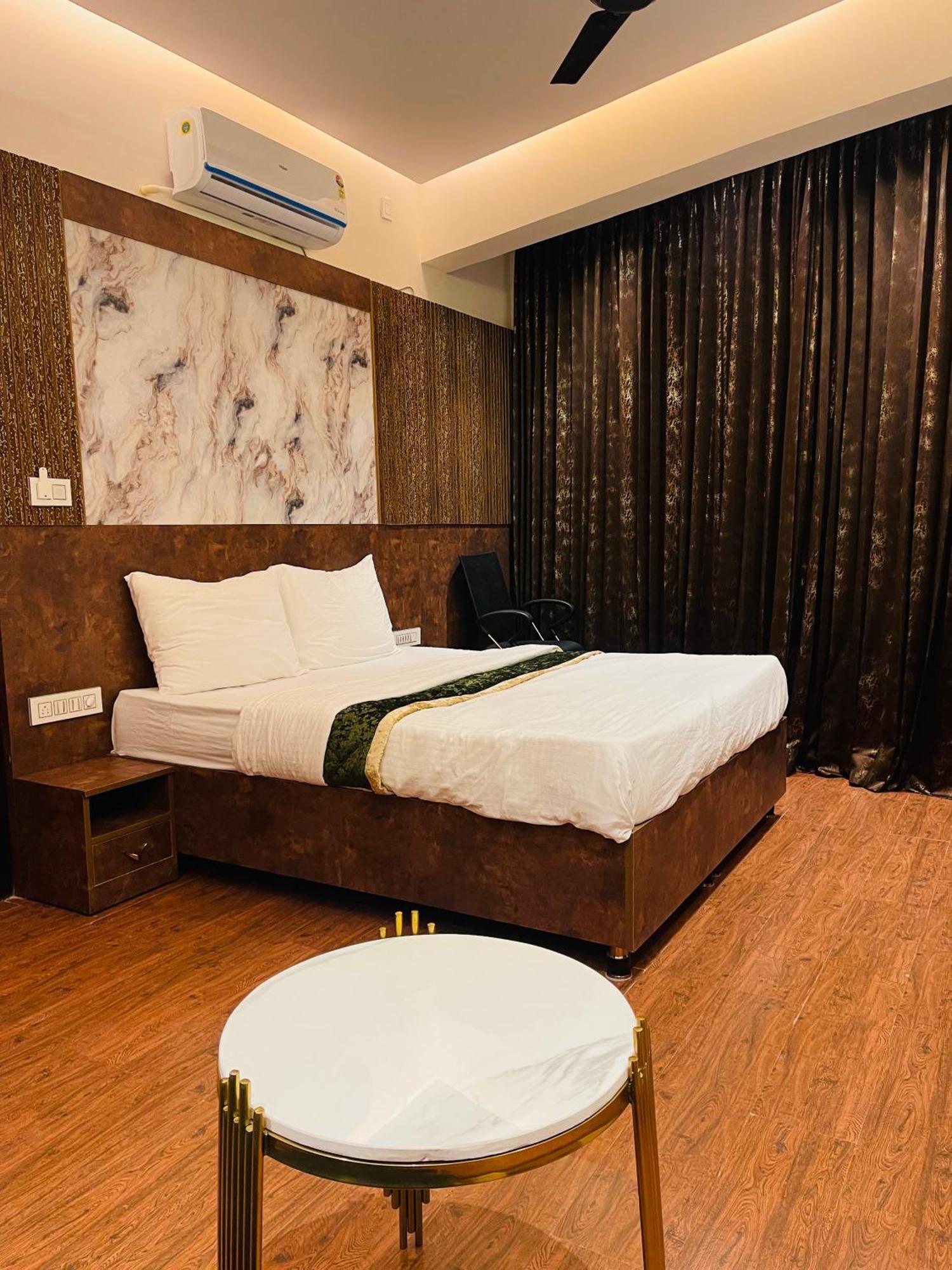The Taaj Inn Bangalore Esterno foto